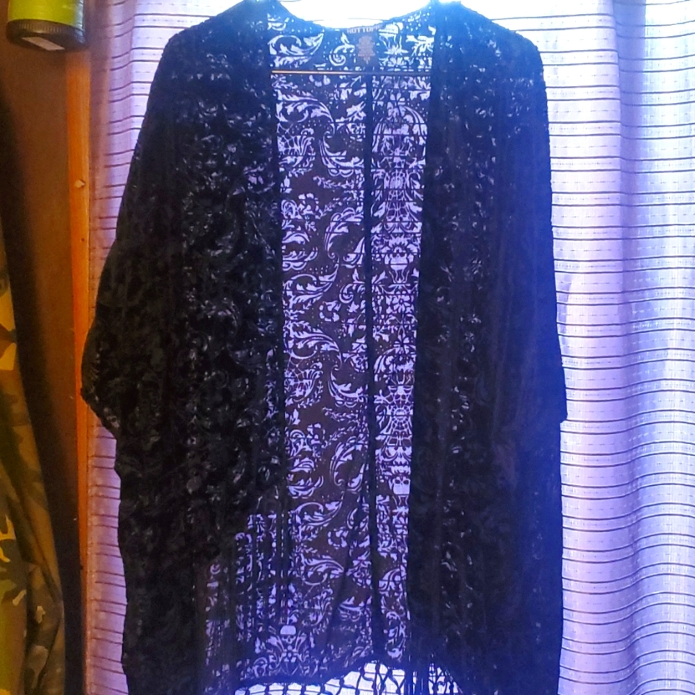 Hottopic spooky lace cardigan. Size 0X. Black.